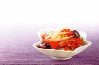 Salsa criolla escabechada con aceitunas